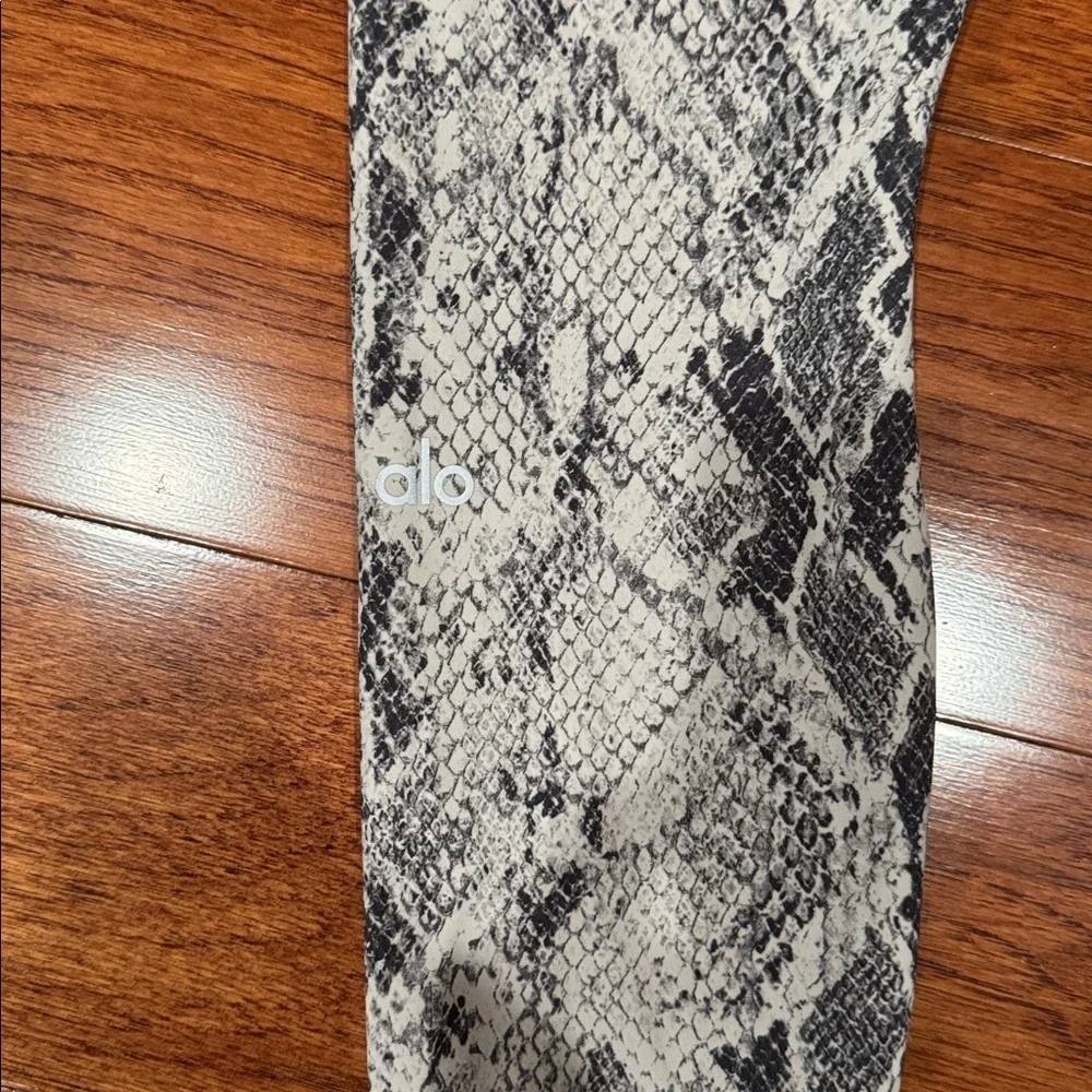 Alo Yoga Vapor Snakeskin High Waisted Leggings Size Small